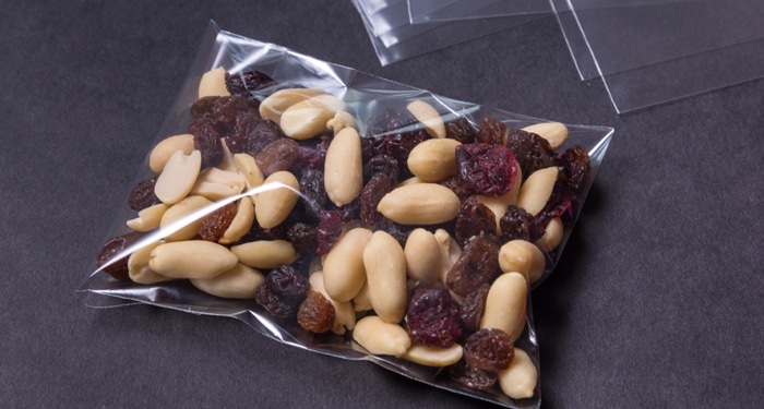 frutos secos envasados en bolsa de plastico