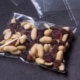 frutos secos envasados en bolsa de plastico